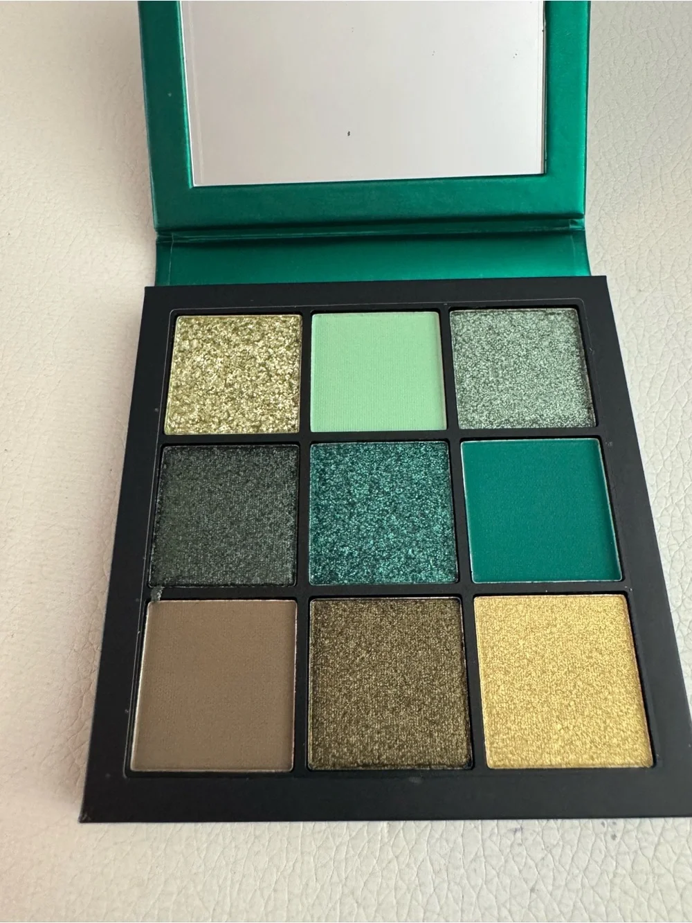 HUDA BEAUTY vibrant teal